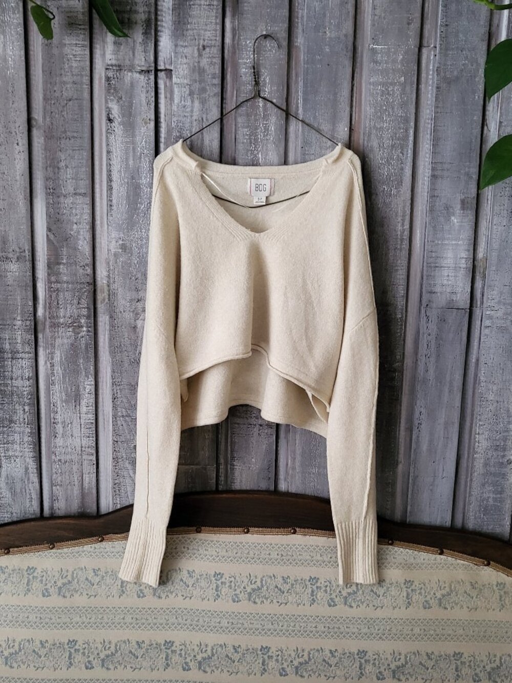 BDG Urban Outfitters Cream Cropped V-Neck Sweater Oversized S Knit Pullover